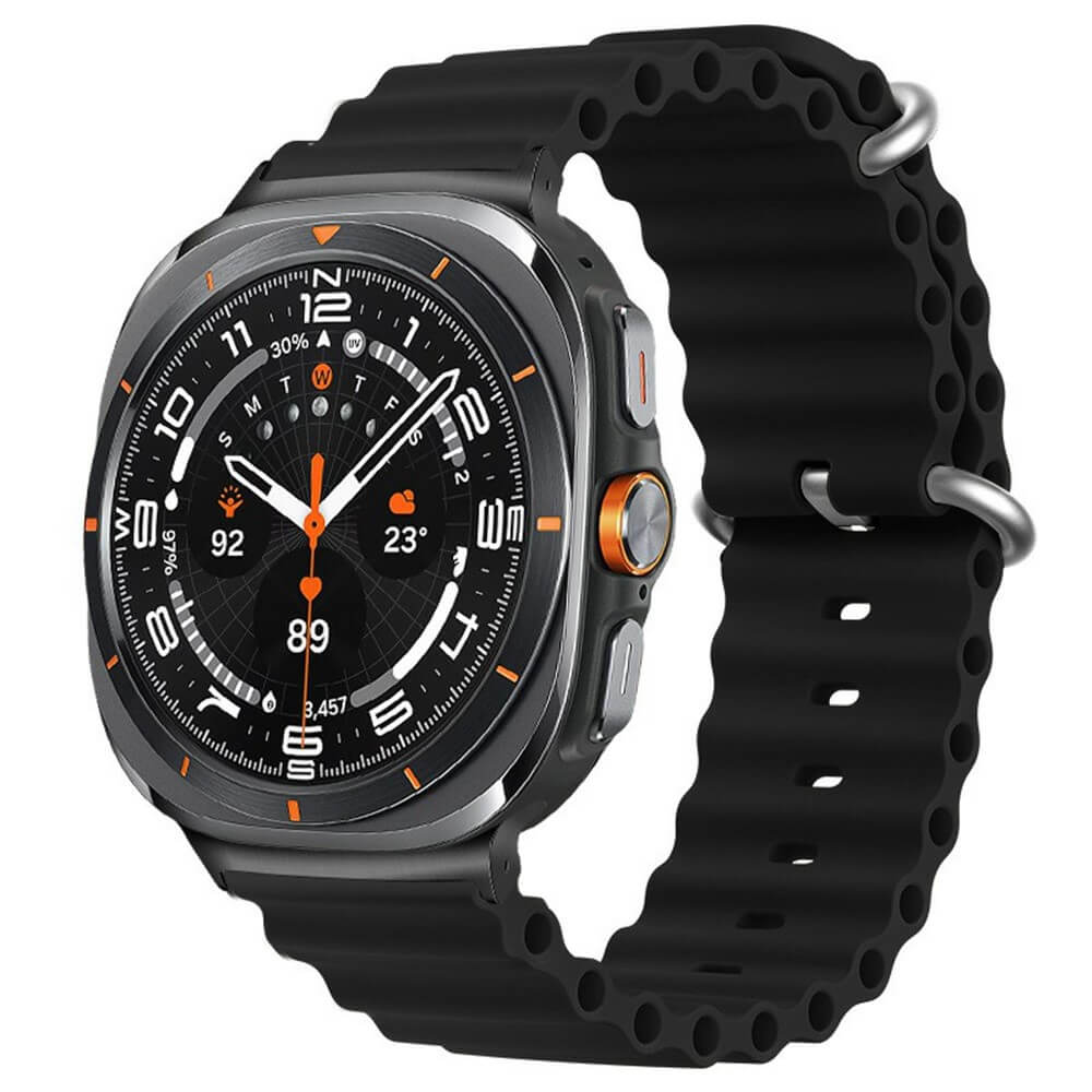 Silberne Smartwatch mit schwarzem Armband, analog-digitalem Zifferblatt und orangefarbenen Akzenten.