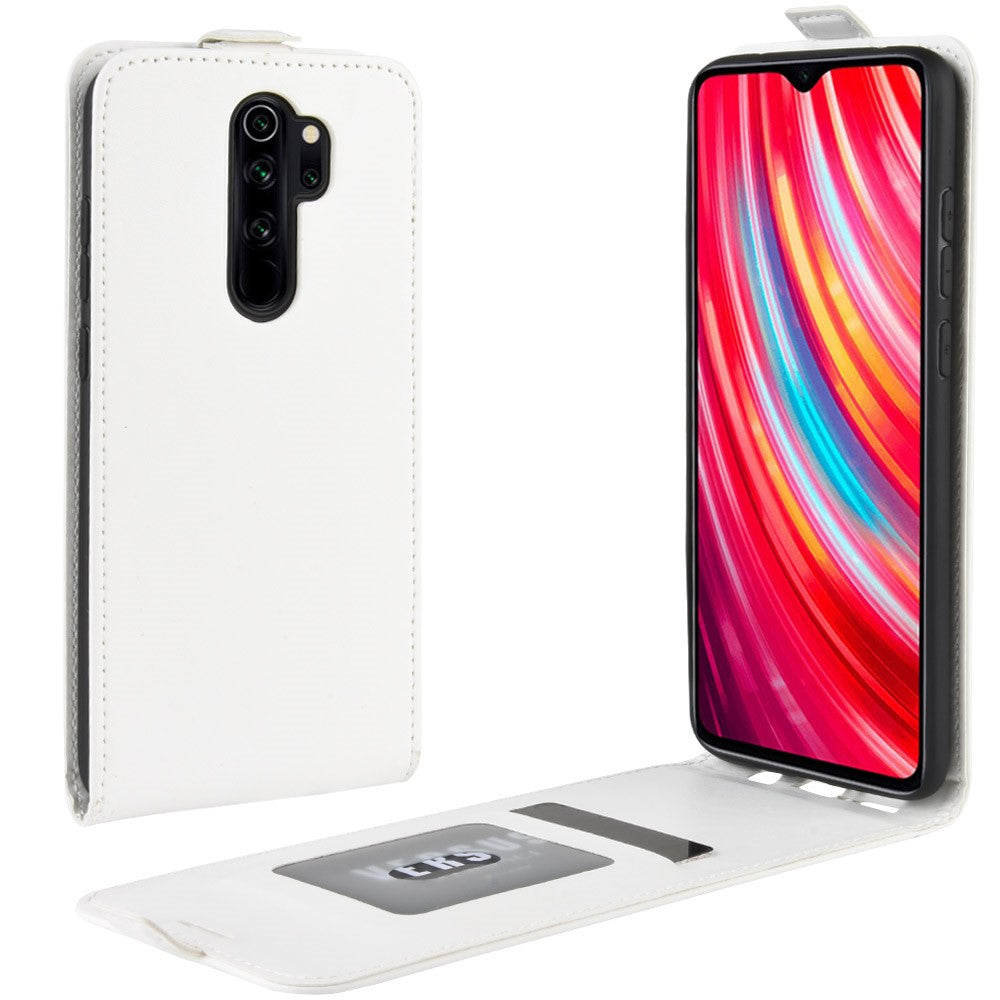 Das Vertikales Flip Case von Cover-Discount für Xiaomi Redmi Note 8 Pro in Weiß verfügt über Kartenfächer und hält Ihr Smartphone sicher, wie gezeigt im geöffneten und geschlossenen Zustand mit einem lebendigen Bildschirm.
