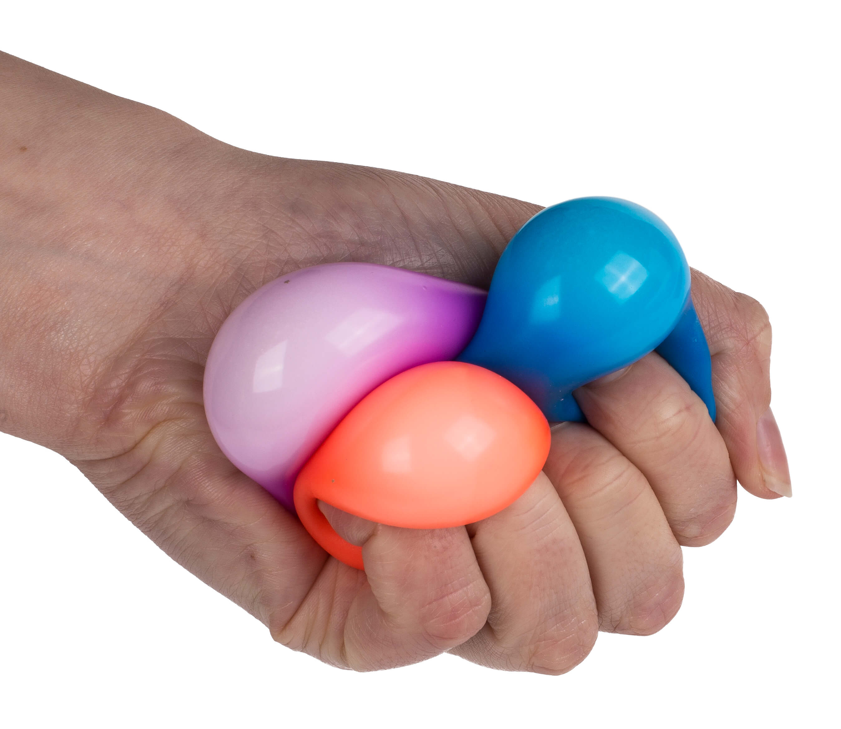 Eine Hand drückt einen bunten 3er Set Antistress-Ball 3,5cm von Out of the blue, aus PU-Schaumstoff mit leuchtend pinken, orangen und blauen Abschnitten.