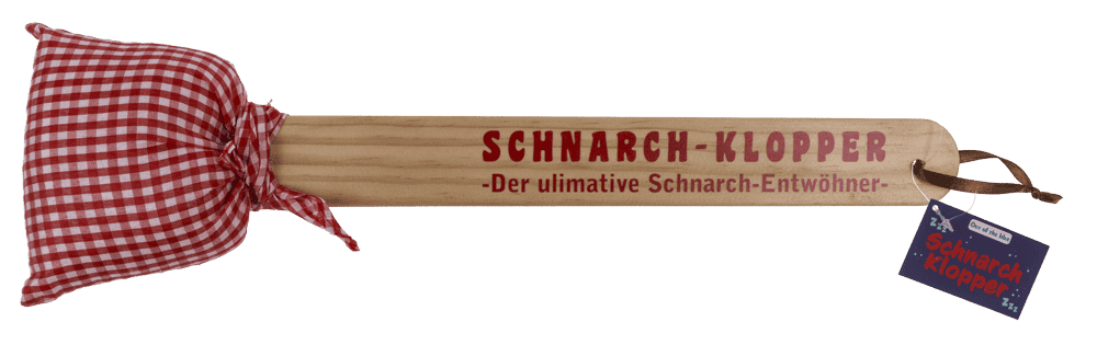 Der Schnarchstopper Holz mit Kissen von Out of the blue ist ein Holzstäbchen mit einem rot karierten Kissen und deutschem Text - ein Anti-Schnarch-Gadget und ein lustiges Geschenk, perfekt um das Schnarchen zu stoppen.