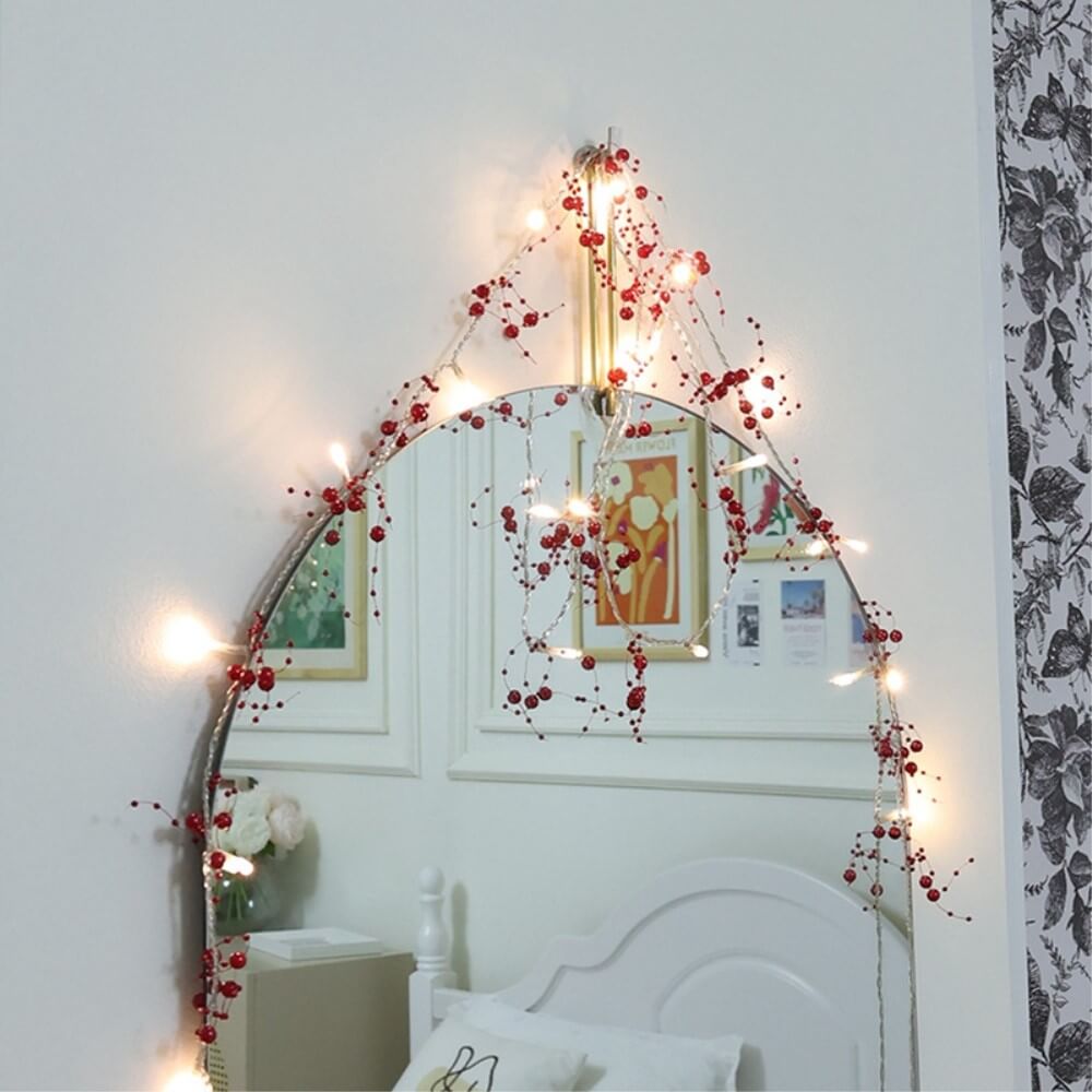 Christmas LED light chain with artificial pearls