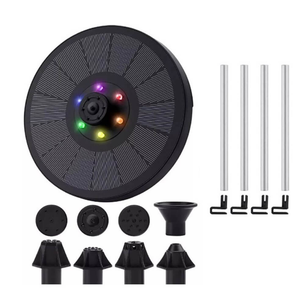 Das Cover-Discount Springbrunnen Wasser Fontäne Solar Multicolor-Set enthält ein Solarpanel, LED-Beleuchtung, vier Metallstäbe, Düsen und mehrere Aufsätze für vielseitige Springbrunnen-Setups.