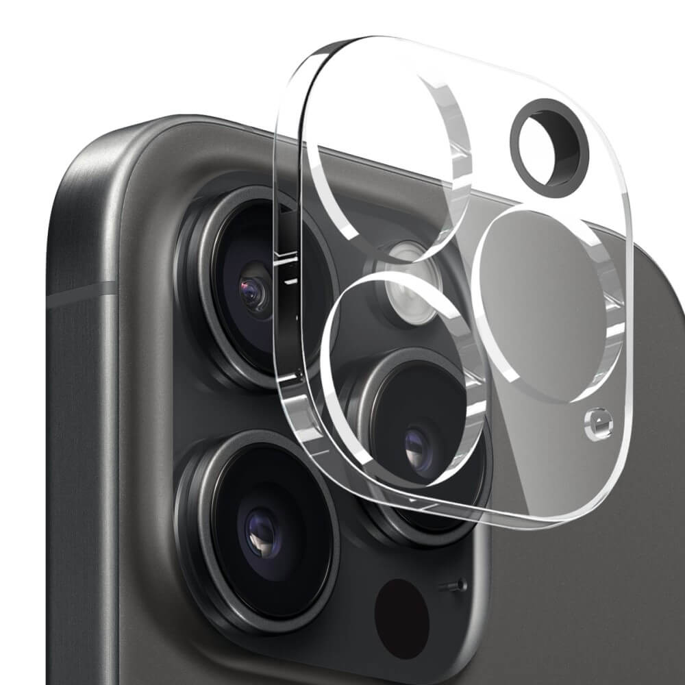 Nahaufnahme eines iPhone 16 Pro Max, während eine NORTHJO-Set-Handyhülle und Panzerglas-Objektivabdeckung sorgfältig angebracht werden und so zusätzlichen Schutz für die Kameraobjektive bieten.
