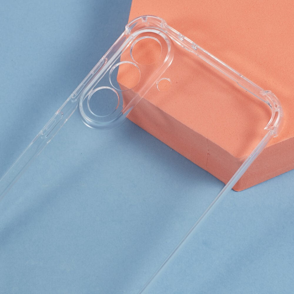 Die Cover-Discount Galaxy A56 5G – Hülle mit Umhängeband ist auf einer blauen Oberfläche abgebildet und lehnt an einem pfirsichfarbenen Block – ideal, um Ihr Telefon zu präsentieren und es gleichzeitig mit dem mitgelieferten Umhängeband stilvoll und sicher aufzubewahren.