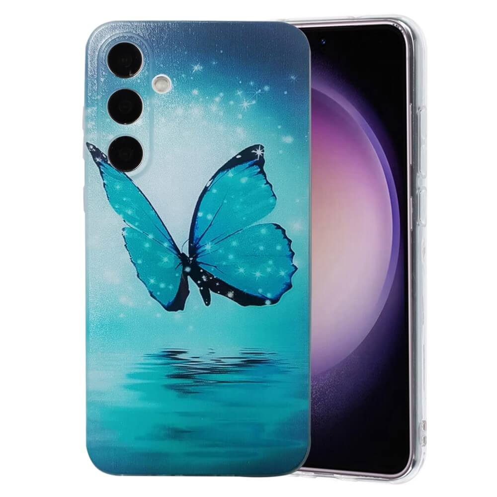 Die Cover-Discount Galaxy A56 5G - Cover Handyhülle eleganter Schutz mit stilvollem blauen Schmetterlingsmotiv über Wasser, sternenklarem Farbverlauf und transparentem Rand.