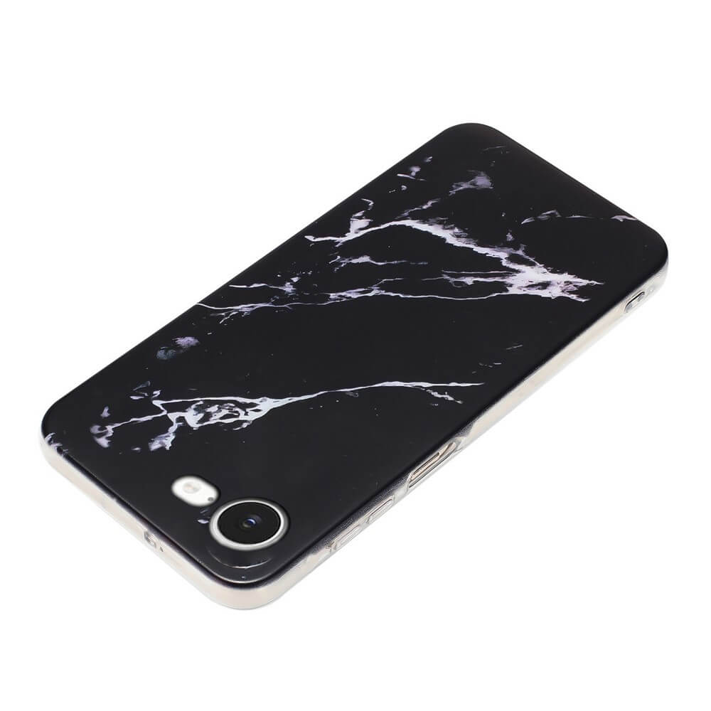 Die Cover-Discount iPhone 16e - Silikon Hülle mit Marble Motiv im schwarzen Marmor-Design mit weißen Streifen bietet stilvollen Handyhülle Schutz für Ihr Smartphone.