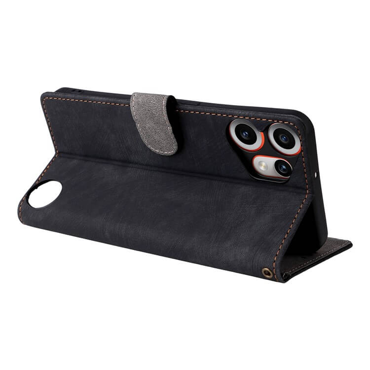 Die Cover-Discount CMF Phone 2 Pro - Ledertasche mit RFID Blocker ist eine schwarze Tasche mit Kameraausschnitten, Magnetverschluss, Standfunktion und integriertem RFID-Schutz für erhöhte Sicherheit.