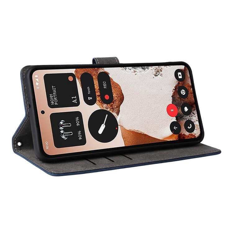 Das CMF Phone 2 Pro in der hochwertigen Cover-Discount Ledertasche mit RFID Blocker wird offen präsentiert und zeigt ein modernes, farbenfrohes Homescreen-Design - optimal für stilvollen Schutz und Sicherheit.