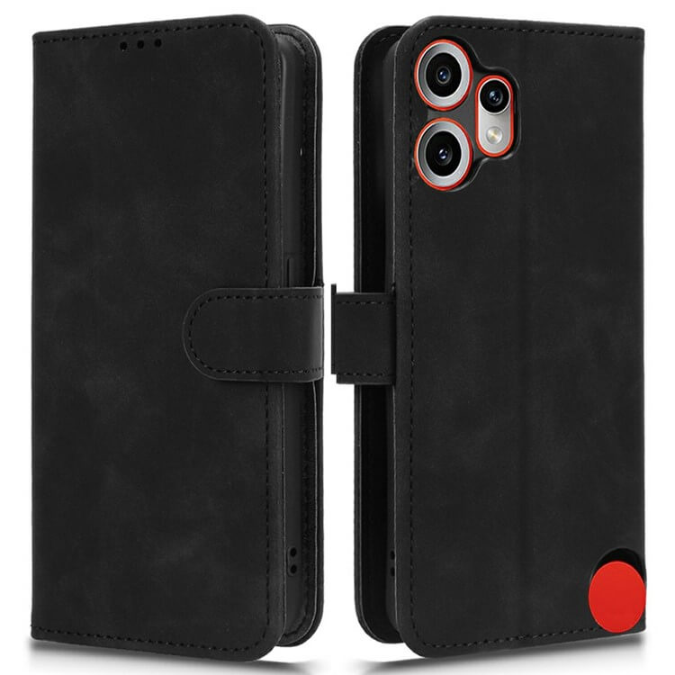 #farbe_schwarz|Cover-Discount CMF Phone 2 Pro - Solide Leder Etui Hülle: Schwarzes Etui mit Kartenfach, Magnetverschluss, drei Kamera-Ausschnitten und kleinem roten Detail am unteren Rand.