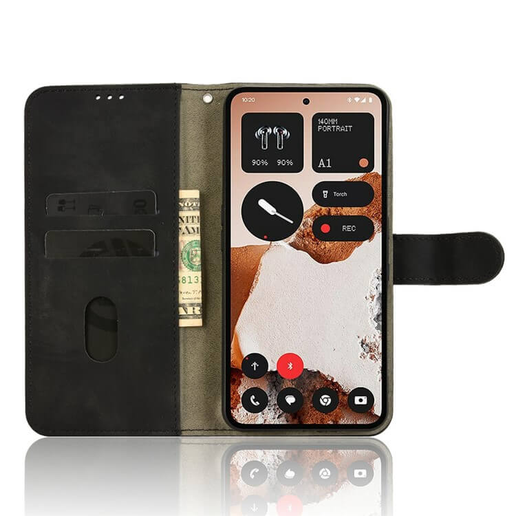 #farbe_schwarz|Ein Cover-Discount CMF Phone 2 Pro in einer Solide Leder Etui Hülle mit Karten- und Geldfächern, dessen Bildschirm App-Symbole und Widgets zeigt.