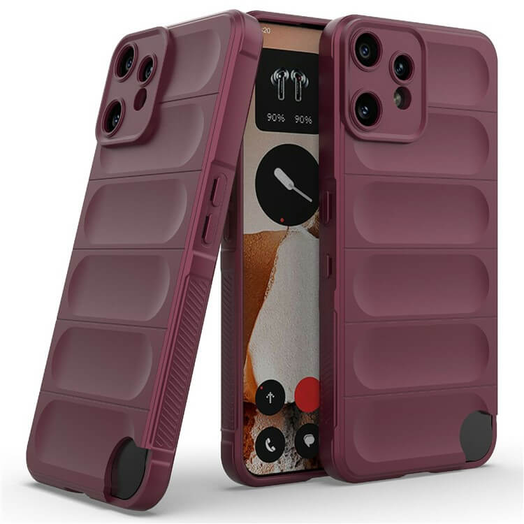 #farbe_weinrot|Zwei Smartphones mit kastanienbraunen, gerippten Hüllen - eines zeigt seinen Bildschirm, das andere seine Rückseite - beide geschützt durch die CMF Phone 2 Pro - Rugged Protective Hülle von Cover-Discount für maximalen Schutz.