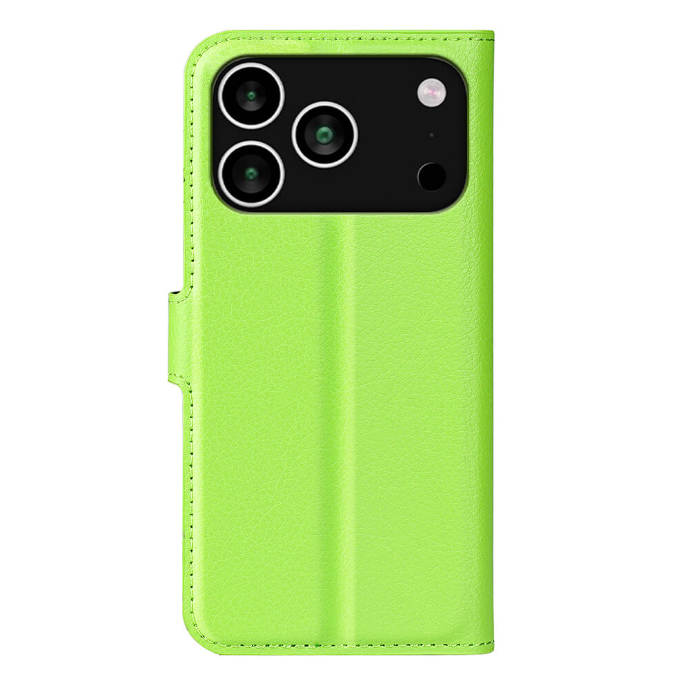 Cover-Discount iPhone 17 Pro Max - Leder Etui Hülle in leuchtendem Grün mit präzisen Aussparungen für die drei Kameralinsen und den Blitz, plus praktische Kartenfächer für den Komfort.