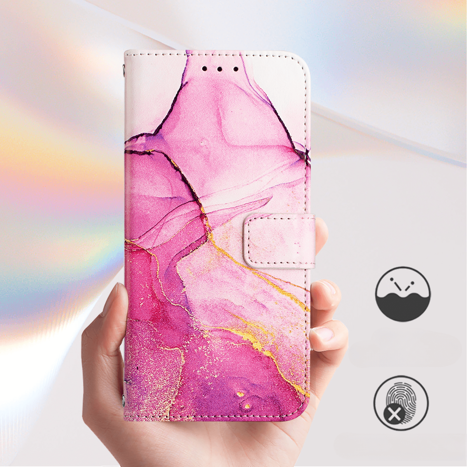 Eine Hand hält die Cover-Discount CMF Phone 2 Pro - Hülle mit Marble Motiv in rosa und lila Marmormuster mit einer Schließe vor einem pastellfarbenen Hintergrund.