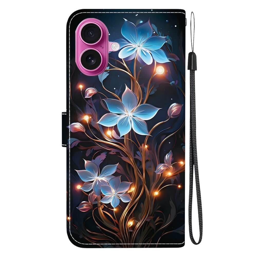 Cover-Discount iPhone 17 - Tasche Hülle mit Motiv: Blau leuchtende Blumen und goldene Stängel schmücken diese Hülle mit Handgelenkschlaufe vor dunklem Hintergrund.
