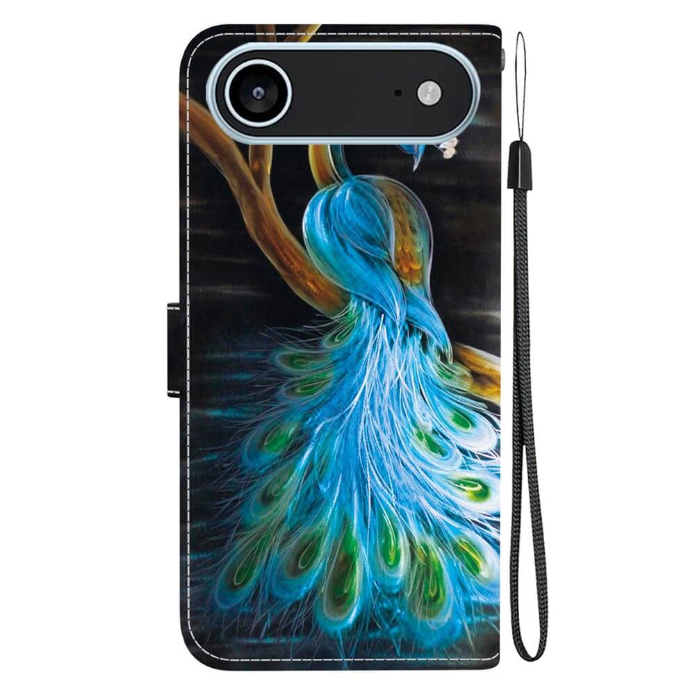 Die Cover-Discount iPhone 17 Air - Handytasche Klapphülle Motiv zeigt einen gemalten blau-grünen Pfau auf einem Zweig und wird mit einer Handschlaufe geliefert. Sie bietet stilvollen Schutz und Eleganz für Ihr Handy.