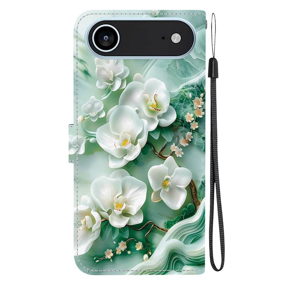 Die Cover-Discount iPhone 17 Air Klapphülle besticht mit White-Orchid-Design auf grün-marmoriertem Hintergrund und kommt mit schwarzem Handgelenkband - stilvoller Schutz und Funktion für dein neues Gerät.