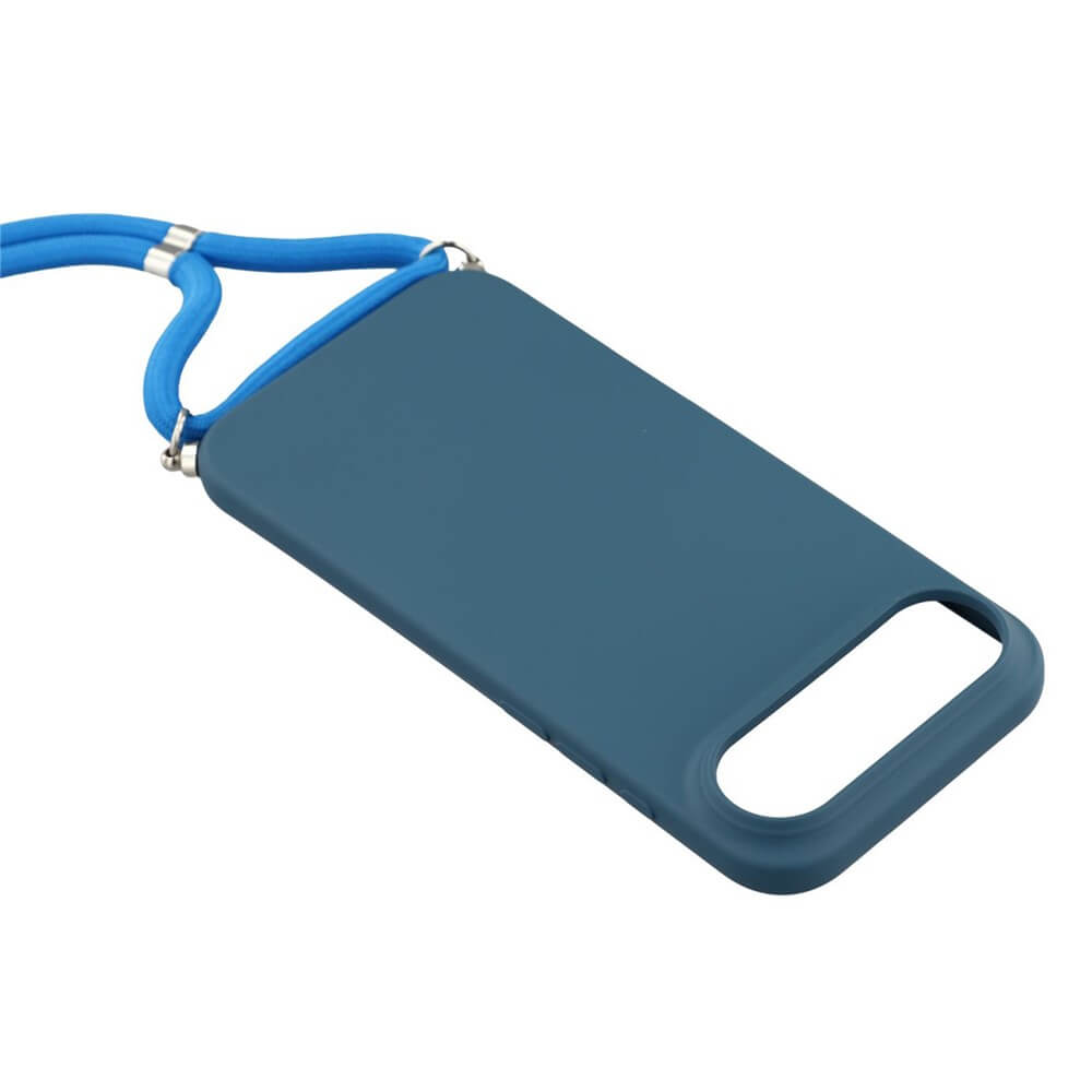Die iPhone 17 Air - Hülle mit Umhängeband von Cover-Discount schützt dein iPhone optimal. Die blaue TPU-Hülle wird samt passendem Lanyard auf weißem Hintergrund präsentiert - praktisch und stylisch zugleich.