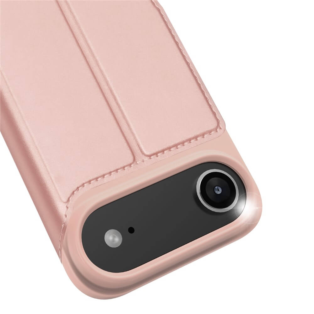 Nahaufnahme des rosafarbenen Dux Ducis Skin Pro Flip Case für das iPhone 17 Air. Hervorzuheben ist die präzise Kameraaussparung, die das Objektiv und den Blitz sichtbar macht.