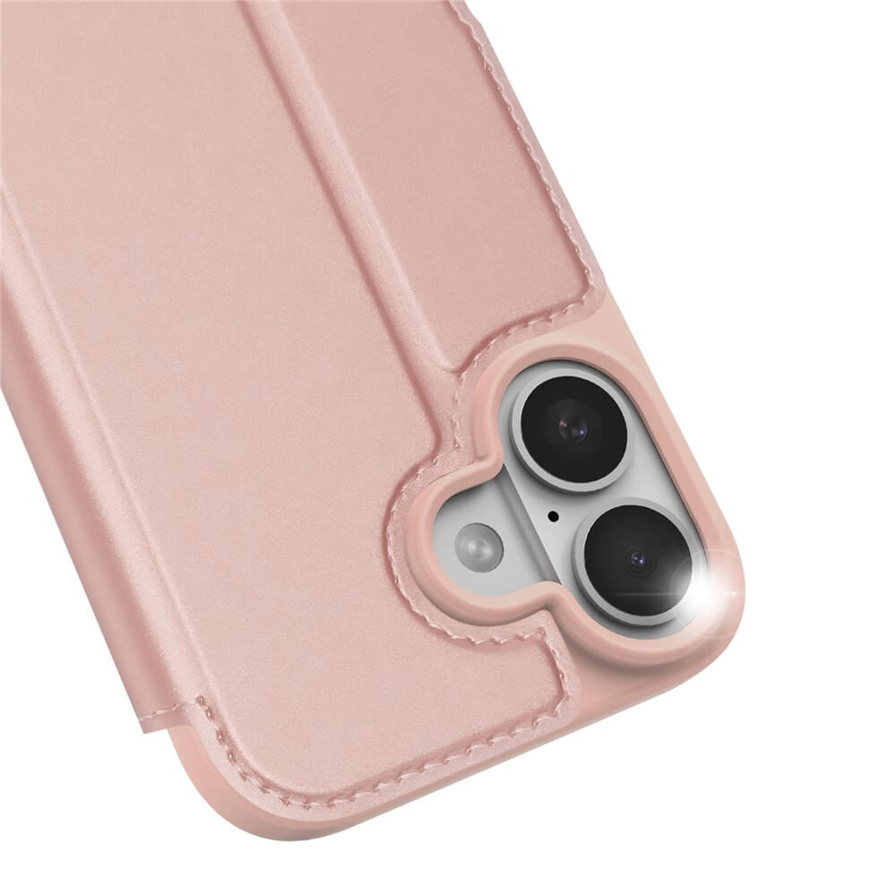 Nahaufnahme des Dux Ducis Skin Pro Flip Case für das iPhone 17, die den präzisen Kameraausschnitt und die detaillierten Nähte von Dux Ducis zeigt.