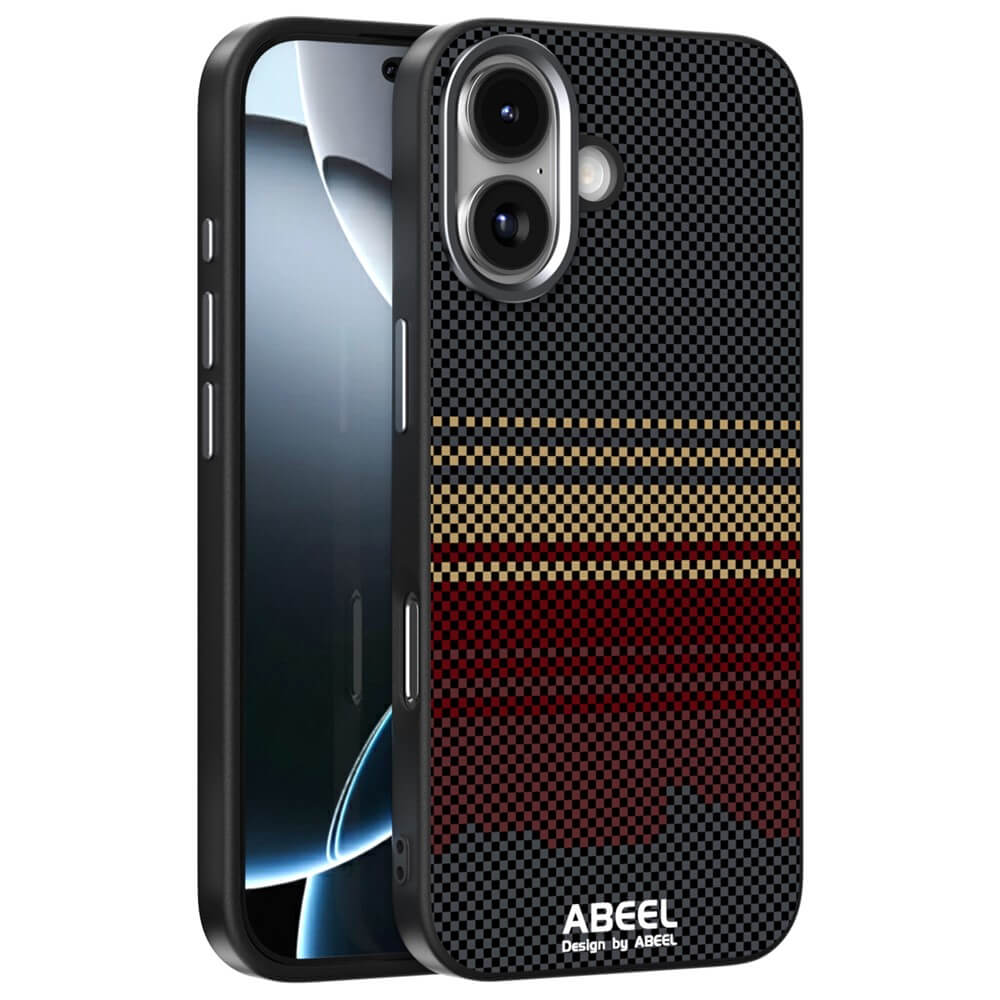 Die iPhone 17 - ABEEL Silikon Hülle mit Motiv von ABEEL zeigt Gold- und Rotstreifen auf schwarzem Carbon-Look, präsentiert auf einem Smartphone. MagSafe-kompatibel für perfekten Halt.