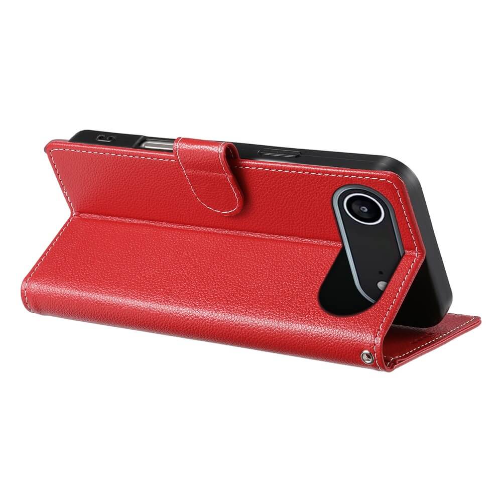 Ein Smartphone im Cover-Discount iPhone 17 Air - Leder Etui Hülle Struktura Design mit Standfunktion wird auf eine ebene Fläche gestellt.