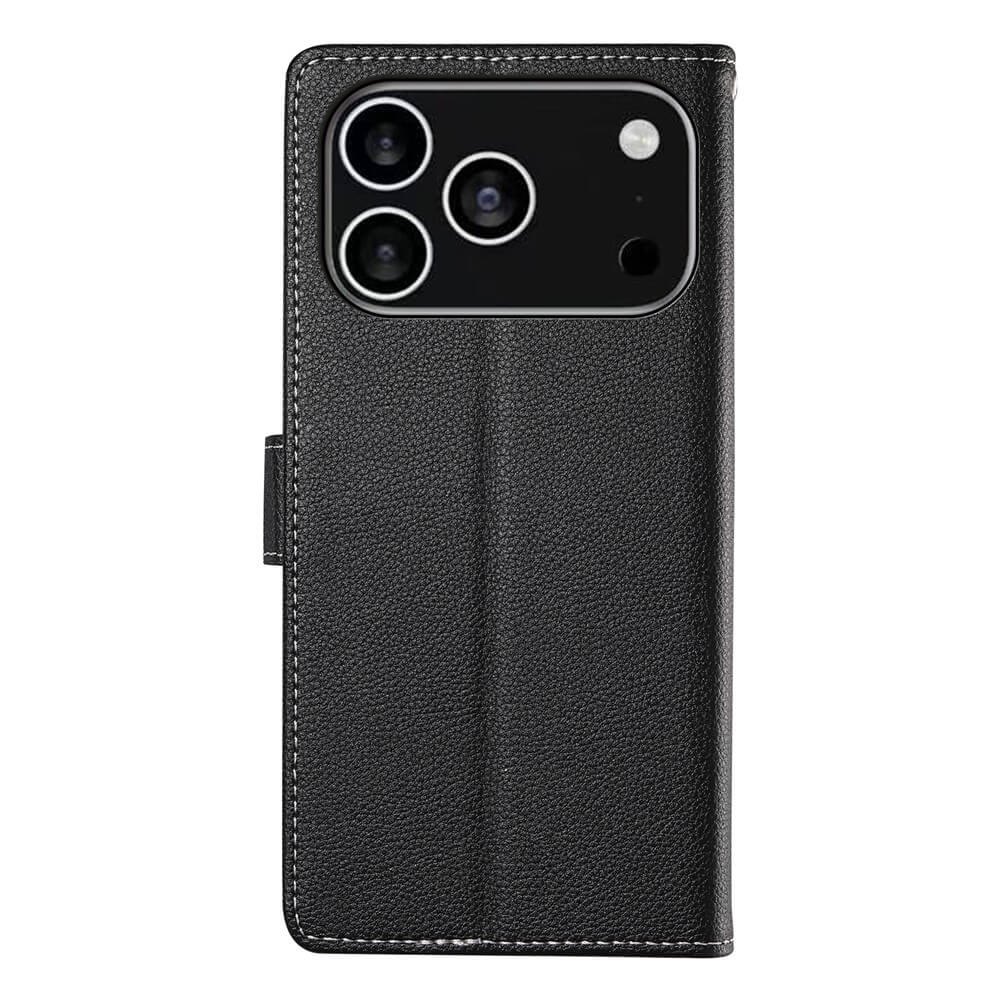 Das Cover-Discount iPhone 17 Pro - Leder Etui Hülle Struktura Design wird von der Rückseite gezeigt, mit einer schwarzen Ledertasche mit Kameraausschnitten für drei Linsen und einem Blitz.