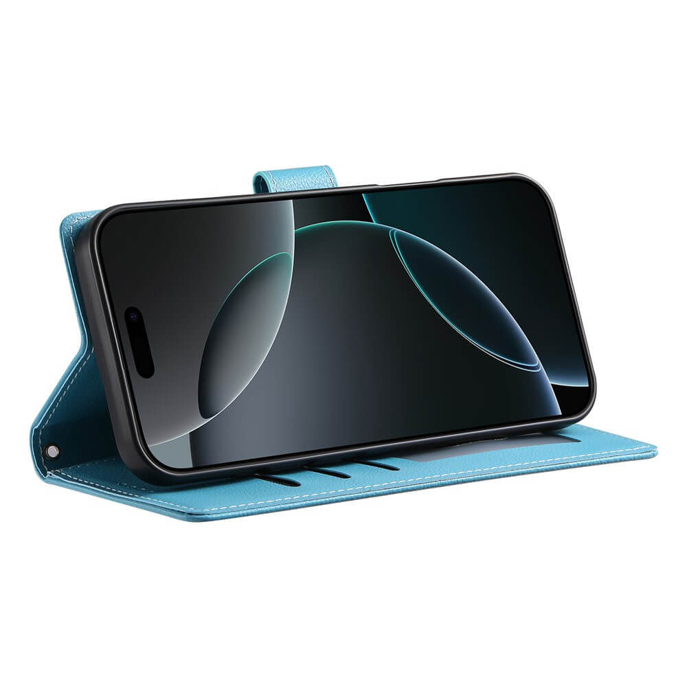 Die Cover-Discount iPhone 17 Pro Leder Etui Hülle Struktura Design in elegantem Blau bietet stilvollen Schutz und praktische Standfunktion durch das klappbare Design.