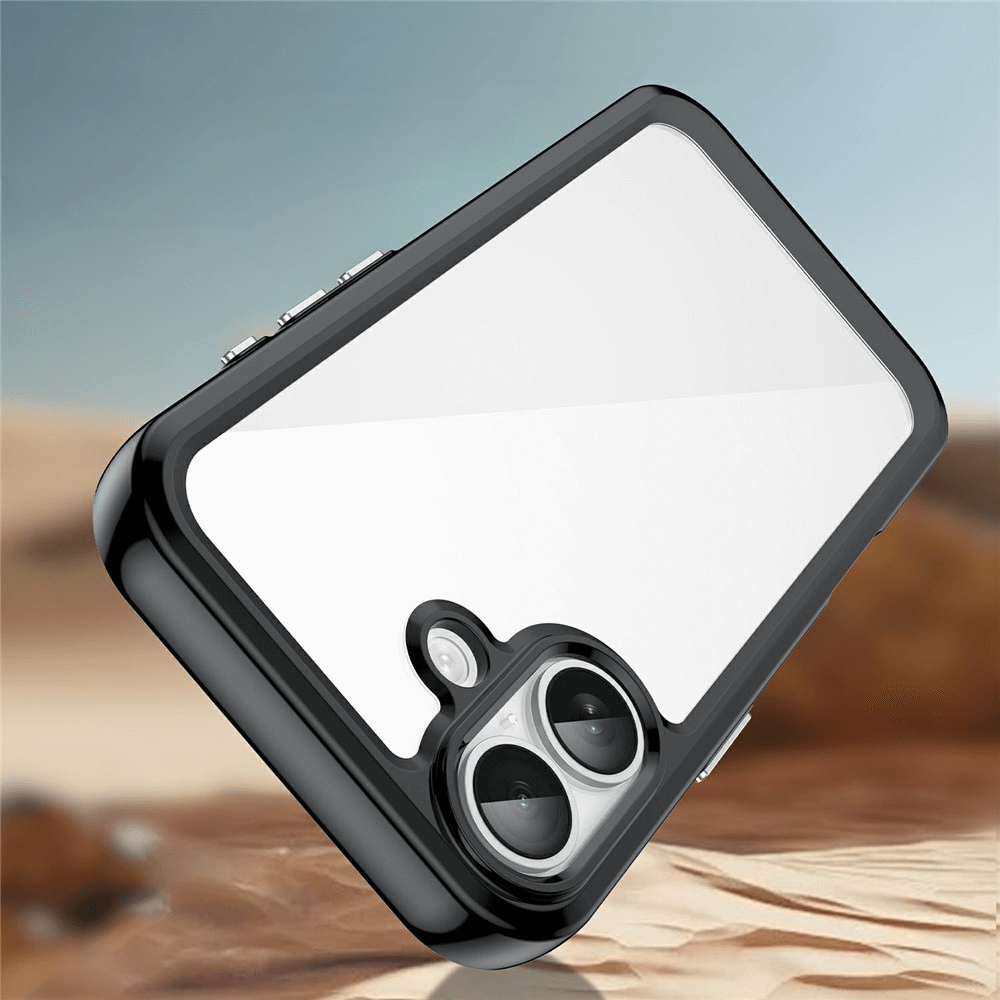 Das iPhone 17 in einer schwarzen, kratzfesten Cover-Discount Acryl-Handyhülle mit erhöhtem Rand, die auffällige Kameralinsen zeigt und vor unscharfem Wüstenhintergrund platziert ist.