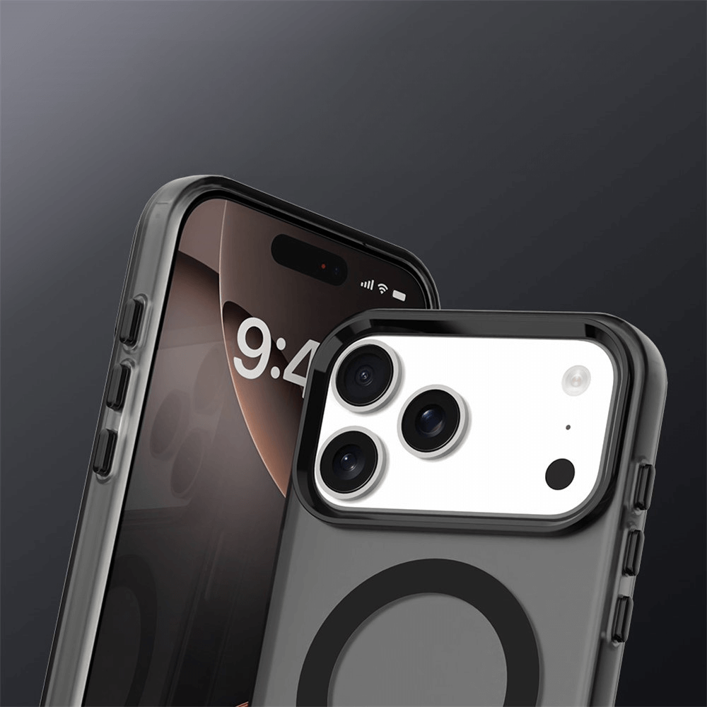 Eine Nahaufnahme eines Smartphones mit der Cover-Discount iPhone 17 Pro Acryl-Handyhülle mit Magnet und Farbakzent, kabelloses Laden unterstützt, zeigt das Display und die rückseitigen Kameralinsen.