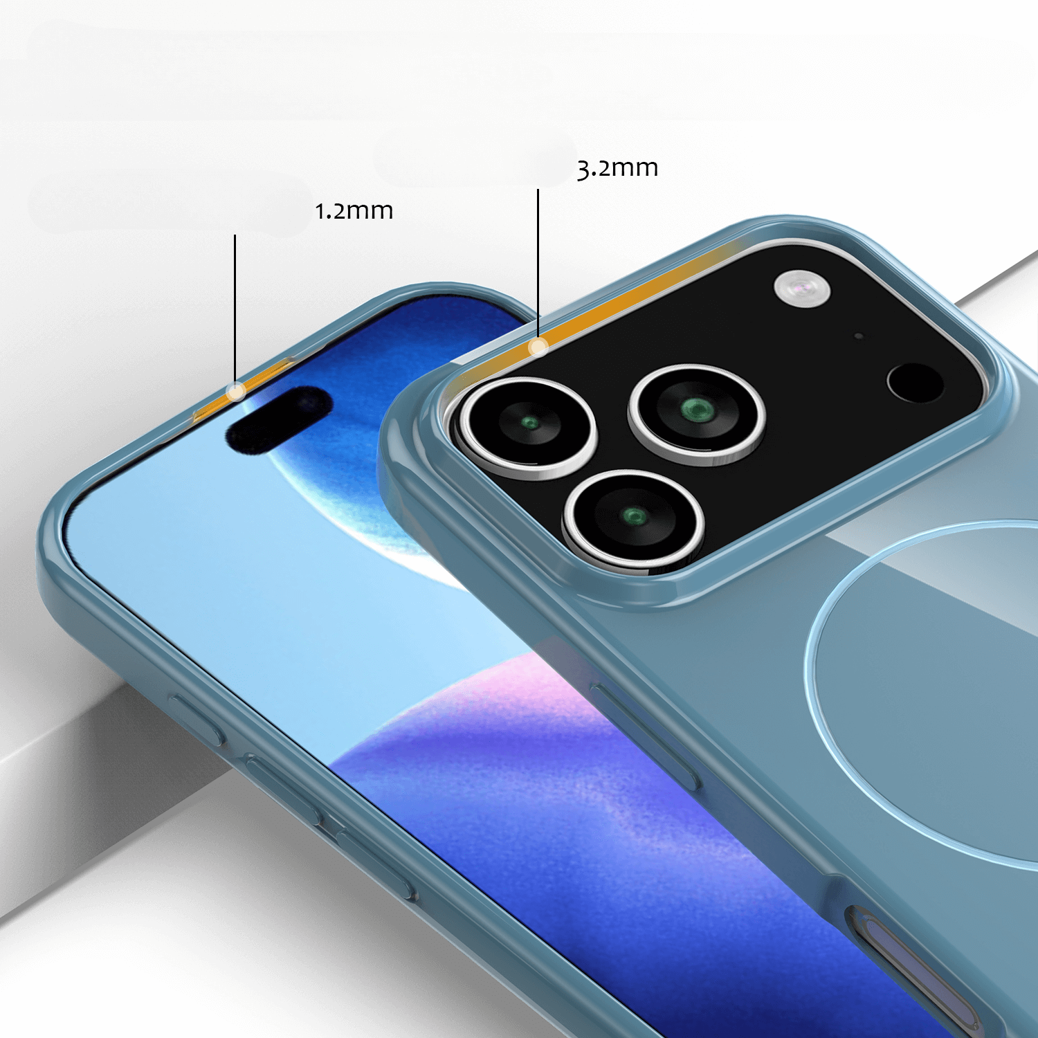 Zwei blaue "iPhone 17 Pro Max - Unifarbenes Backcover mit MagSafe" Hüllen von Cover-Discount verfügen über präzise Kamera- und Bildschirmausschnitte mit beschrifteten Maßen.