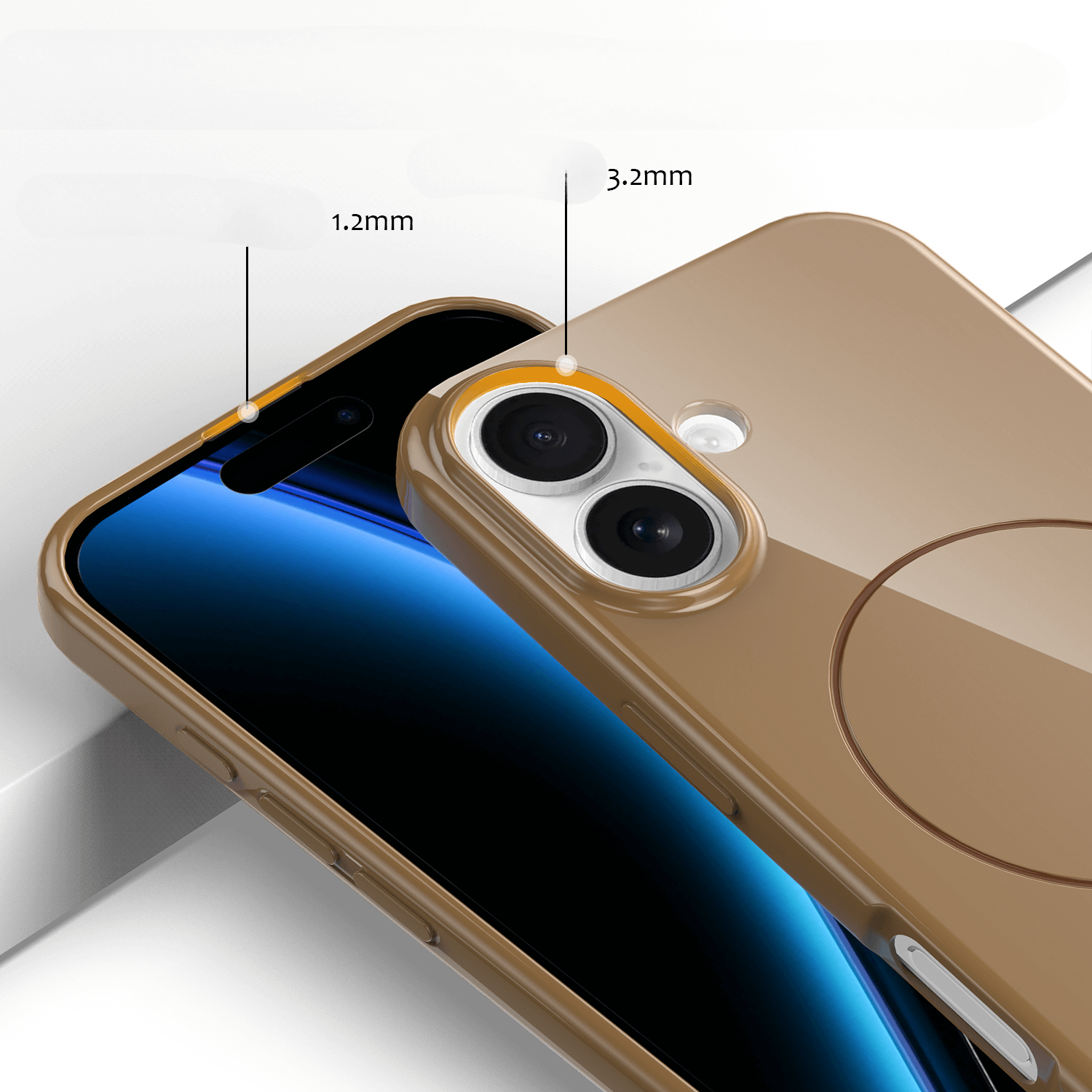 Zwei Smartphones mit braunen TPU-Hüllen weisen Kamera- und Bildschirmranddicken von 3,2 mm und 1,2 mm auf. Das Cover-Discount iPhone 17 - Unifarbenes Backcover mit MagSafe ist passgenau, ideal als iPhone 17 Hülle oder MagSafe-kompatibles Backcover.