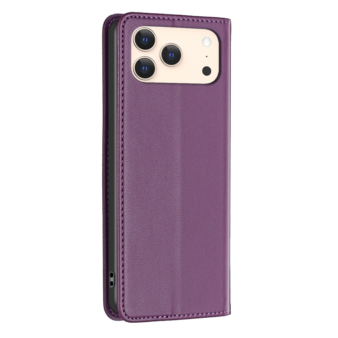Das lilafarbene BINFEN Color Kunstleder Flip Case Hülle deckt ein iPhone 17 Pro mit dreifacher Rückkamera ab, das aufrecht stehend gezeigt wird.