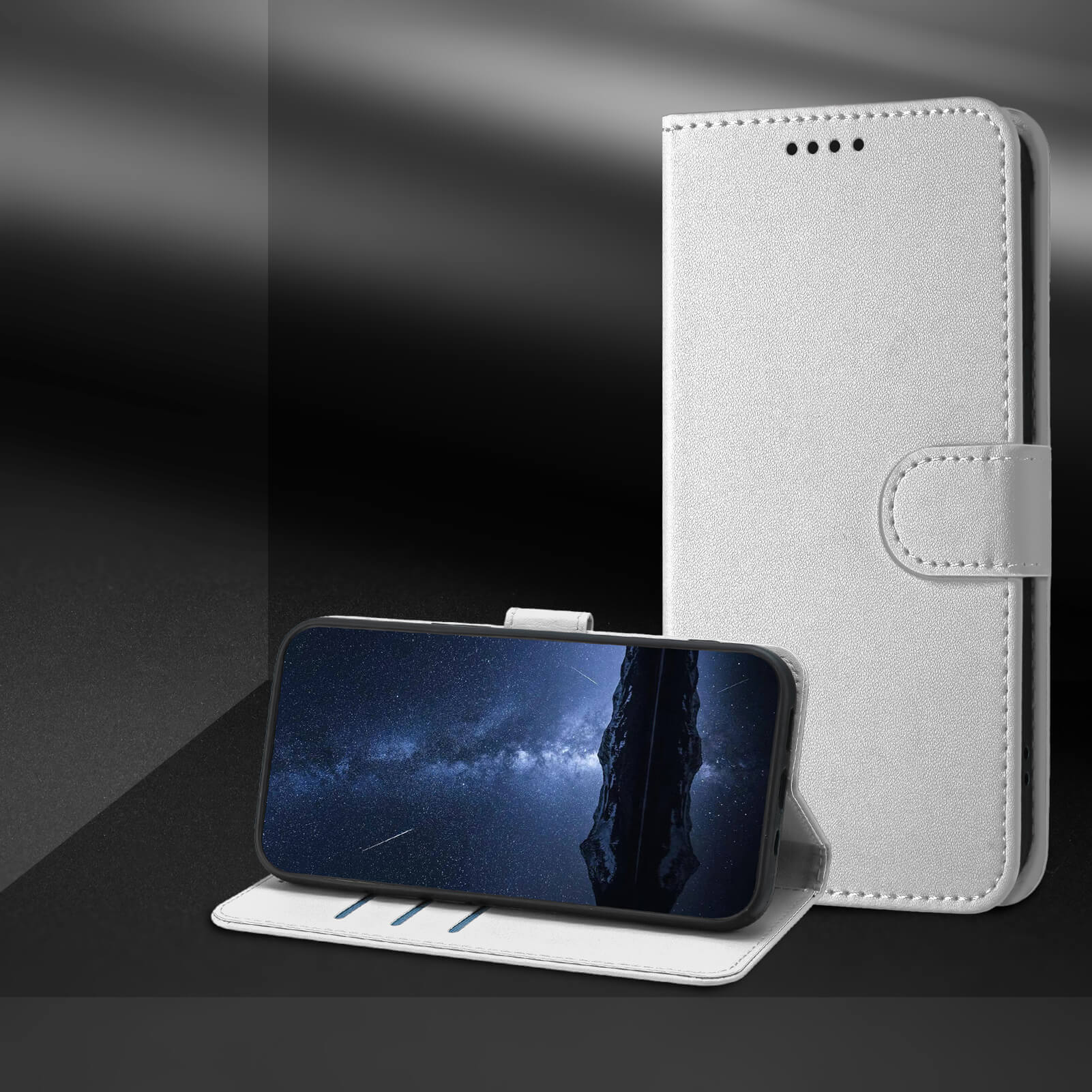 Eine weiße Cover-Discount iPhone 17 Air - Elegante Ledertasche mit Ständer unterstützt ein Smartphone, auf dessen Display eine dunkle, sternenklare Nachtszene abgebildet ist.