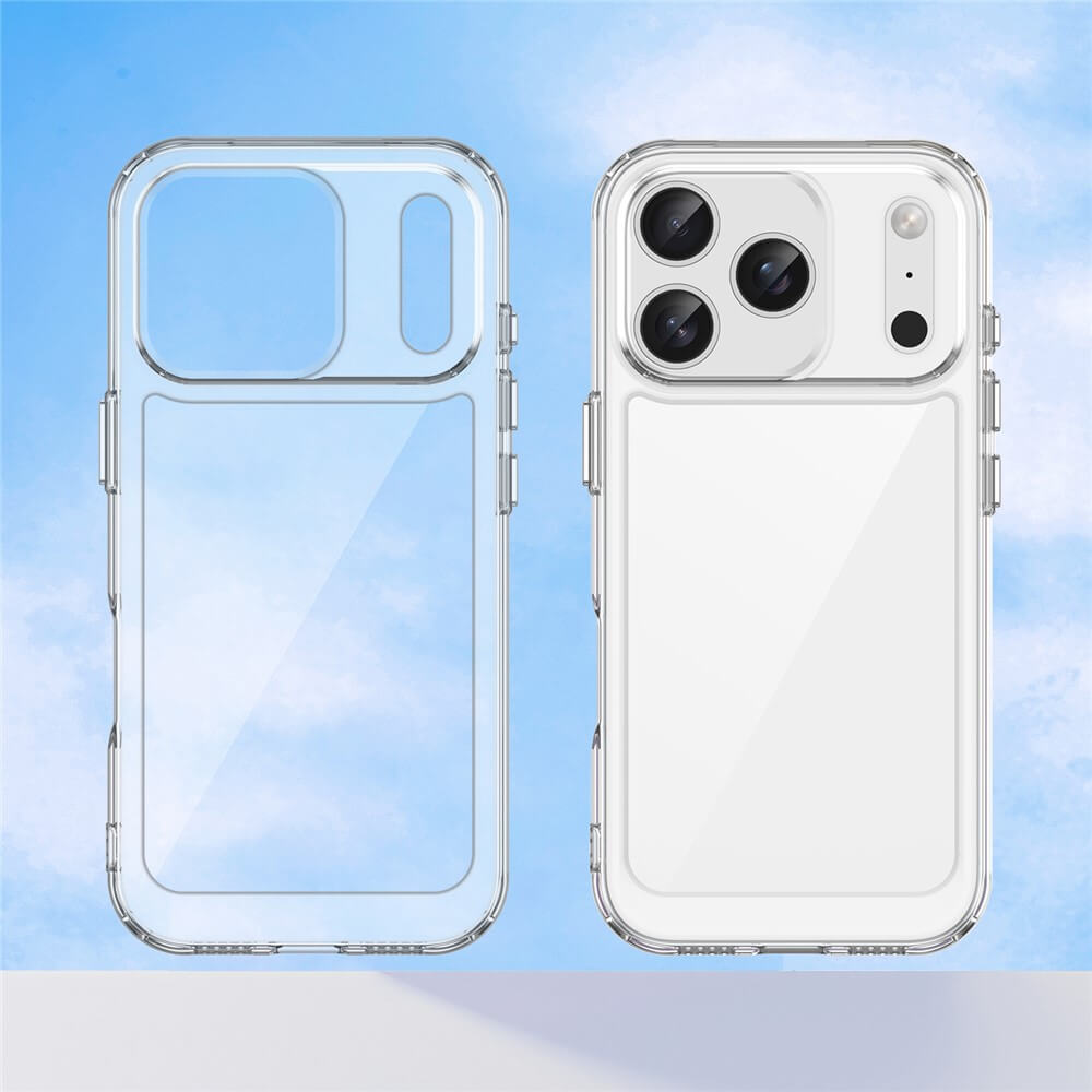 Transparente Smartphone-Hülle in Front- und Rückansicht neben weißem Smartphone mit Dreifachkamera vor blauem Himmel