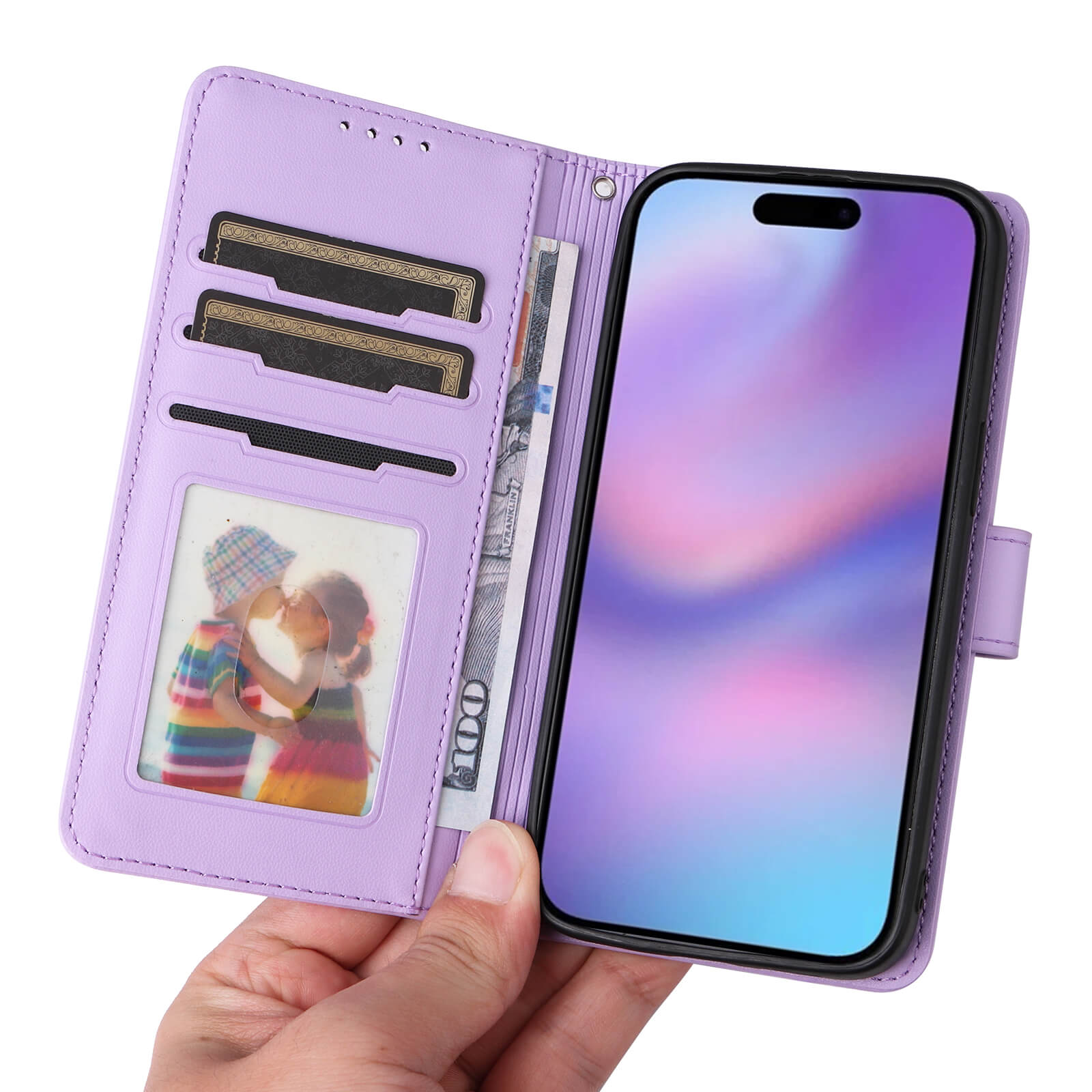#farbe_lila|Eine Hand hält die offene Cover-Discount iPhone 17 - Teilbare Brieftasche 2-in-1 Handyhülle in Lavendel mit Karten, Bargeld und Foto - das ideale Accessoire für Stil und Ordnung.