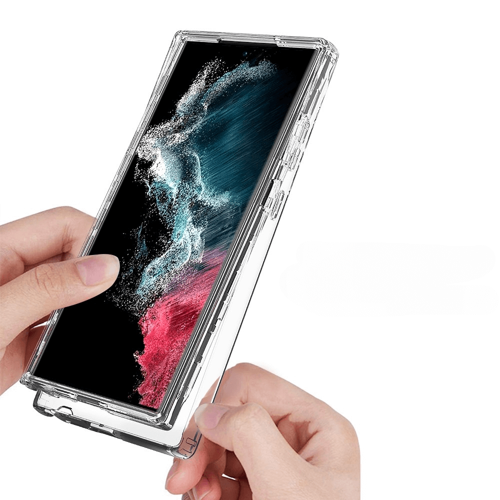 Hände halten ein Smartphone, auf das gerade die Cover-Discount Galaxy S23 Ultra - Full Protection Schutzhülle Transparent aufgesetzt wird.