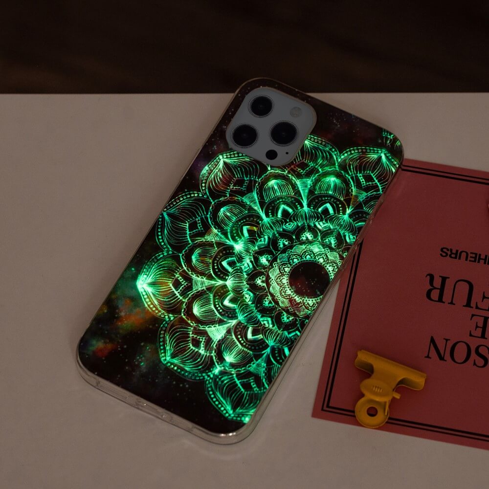 iPhone 15 - Coque luminescente en silicone