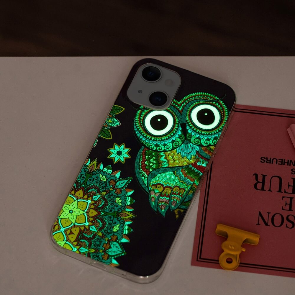 iPhone 15 - Noctilucent silicone case owl