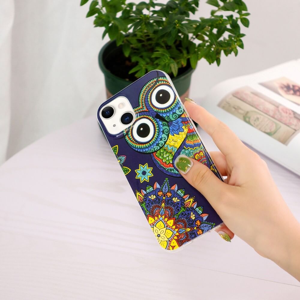 iPhone 15 - Noctilucent silicone case owl