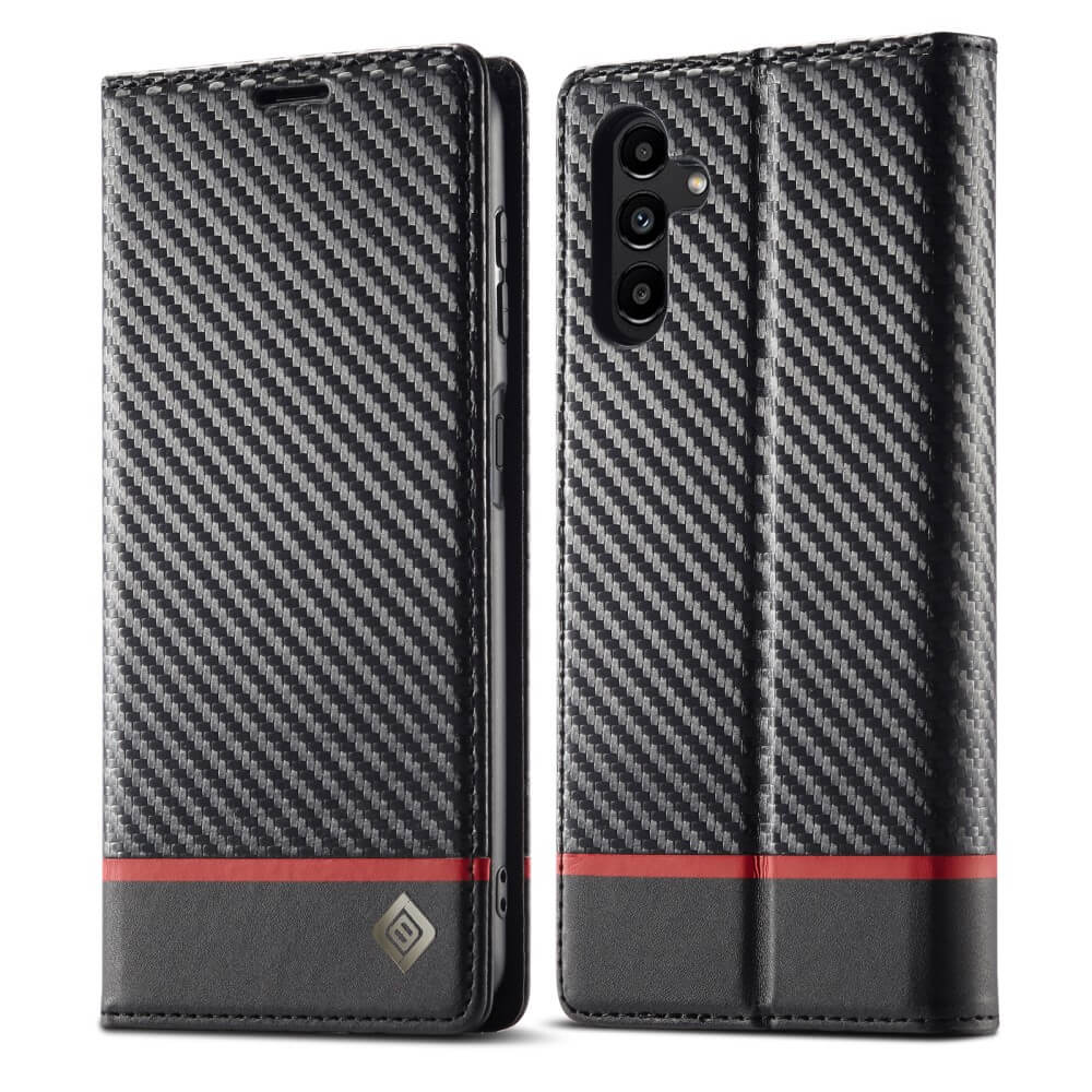 Zwei LC.IMEEKE Galaxy A55 - Carbon Fiber Hüllen in Schwarz mit sportlichem Design, roten Streifen und Magnetverschluss auf Vorder- und Rückseite. Perfekte Passform für das Galaxy A55.