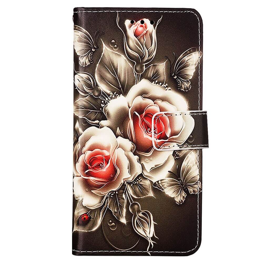 Die Cover-Discount Galaxy A35 - Tasche Hülle mit Motiv zeigt pink-weiße Rosen, Schmetterlinge und Marienkäfer auf dunklem Hintergrund.