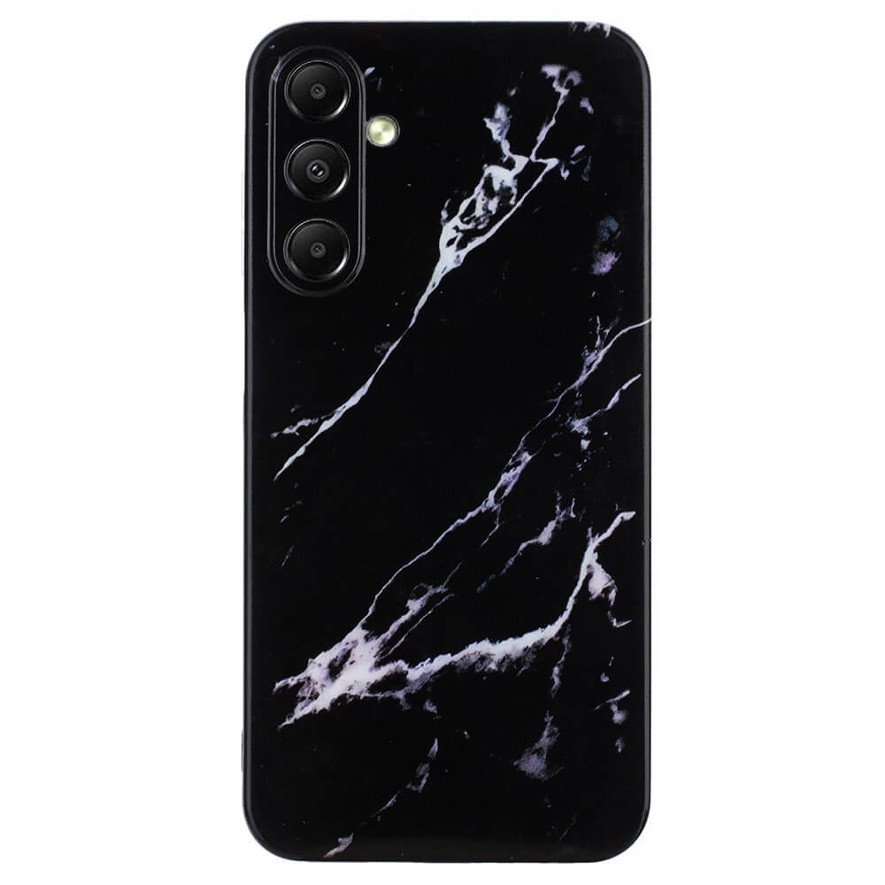 Die Galaxy A55 - Cover Handyhülle Marble von Cover-Discount zeichnet sich durch ein schwarzes Marmor-Design mit weißen Streifen und präzisen Aussparungen für drei Kameralinsen und den Blitz aus und verbindet stilvolle Eleganz mit zuverlässigem Geräteschutz.