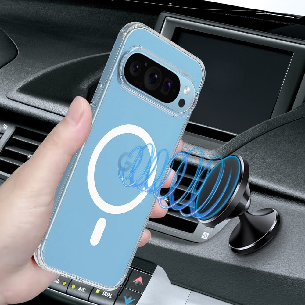 Eine Hand hält ein Google Pixel 9/9 Pro mit Schützender Acryl-Handyhülle mit Magnet von Cover-Discount nahe einer magnetischen Auto-Halterung – ideal für kabelloses Laden im Auto.