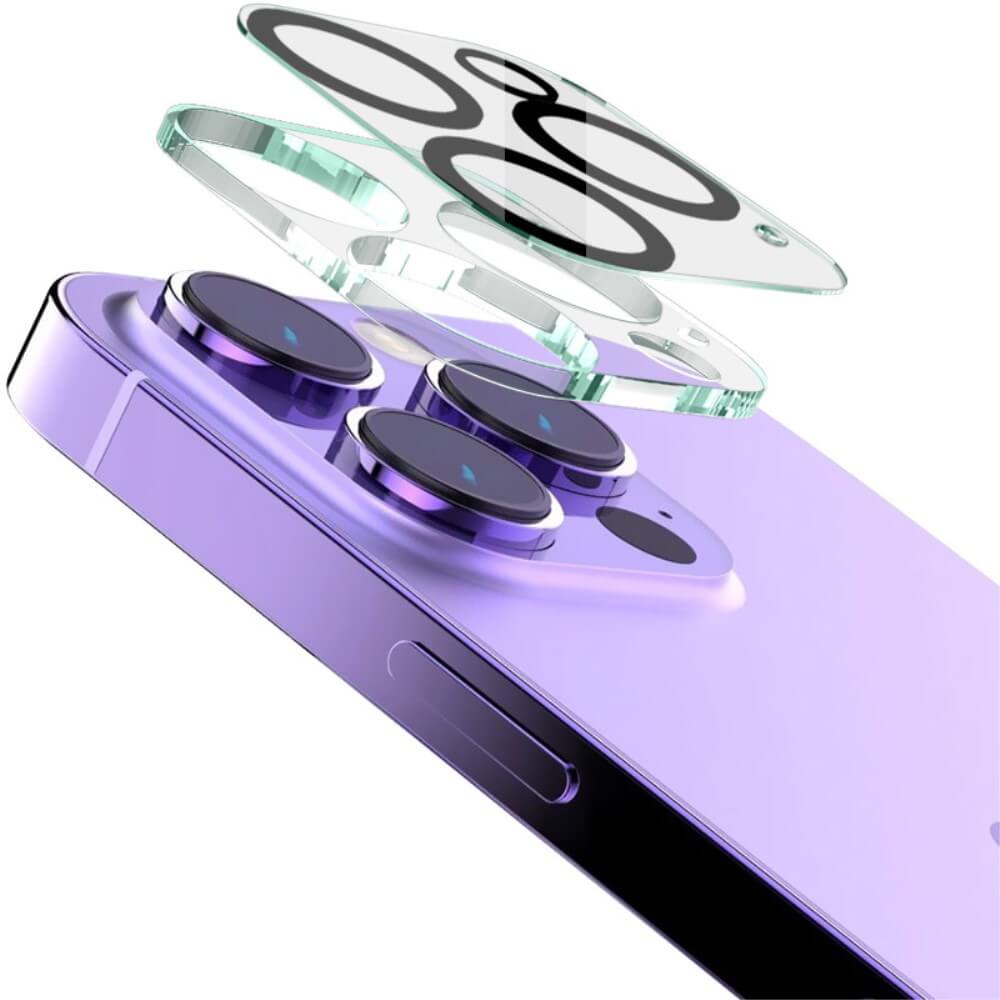 Eine Nahaufnahme einer Imak iPhone 16 Pro / 16 Pro Max Panzerglas-Kameraobjektiv-Abdeckung mit oleophober Beschichtung, die Ăźber drei Kameraobjektiven angebracht ist.