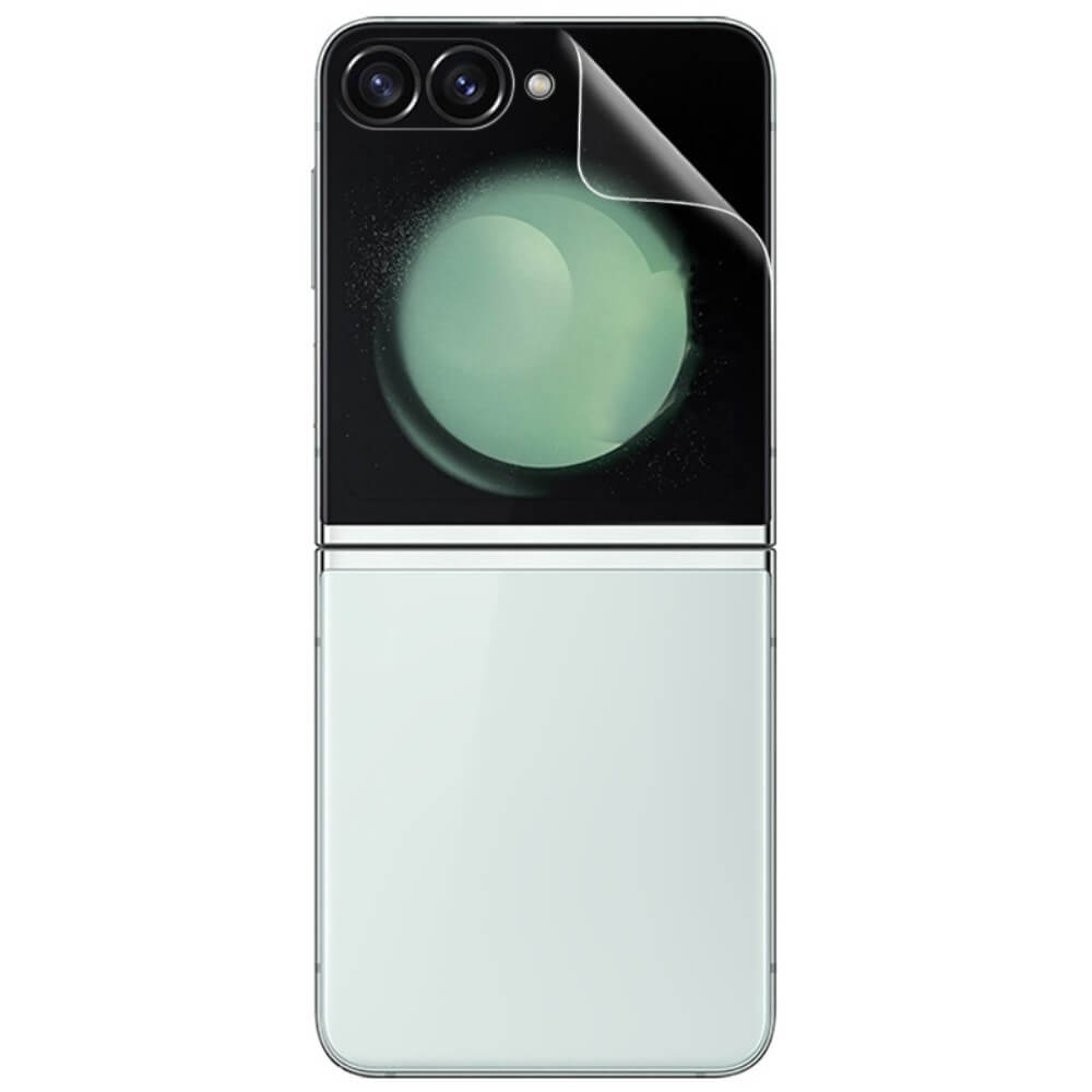 Das Imak Galaxy Z Flip6 IMAK Set Display Schutzfolie TPU ist auf einem faltbaren Telefon mit zwei Rückkameras abgebildet, wobei die Schutzfolie teilweise von der oberen Hälfte abgezogen ist.