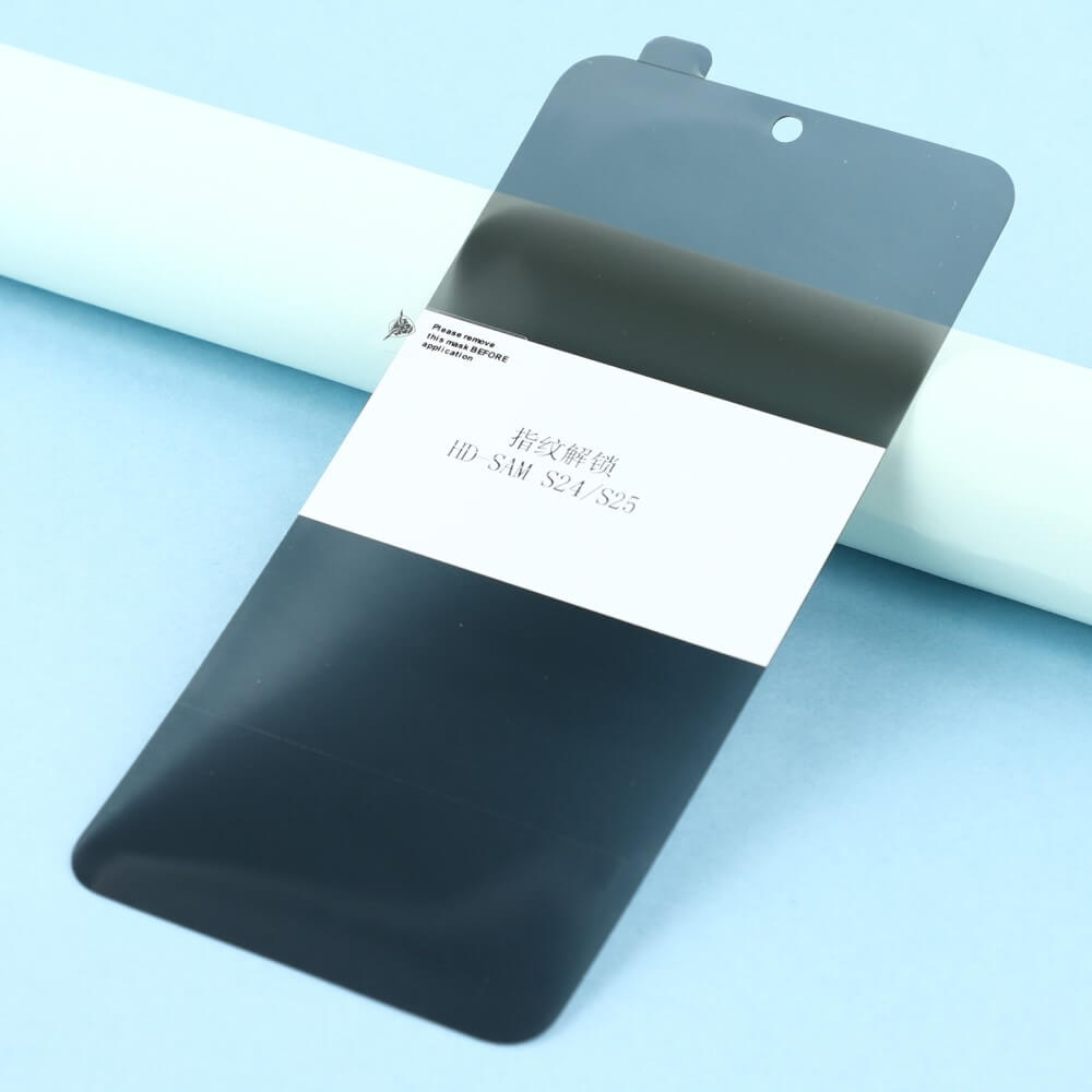 Die Cover-Discount Galaxy S25/S24 Display Schutzfolie PET Privacy Anti-Spy wird auf einem hellblauen Hintergrund angezeigt und unterstreicht so ihren diskreten Displayschutz.
