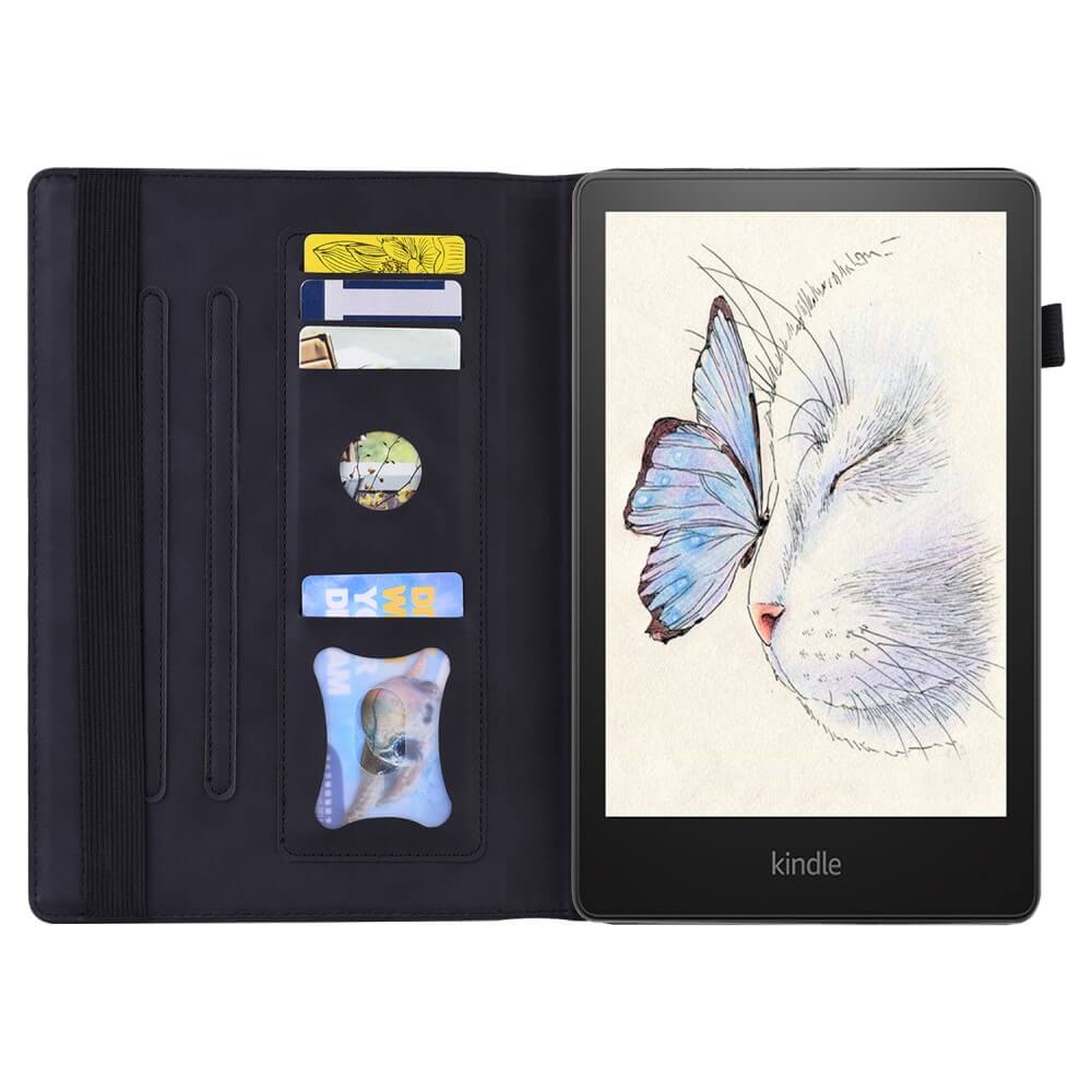 Ein Cover-Discount Kindle Paperwhite 2024 - Etui mit Kartenfächer ist geöffnet, zeigt Kartenfächer links und ein Kindle, auf dessen Display eine Katze mit einem Schmetterling auf der Nase zu sehen ist.