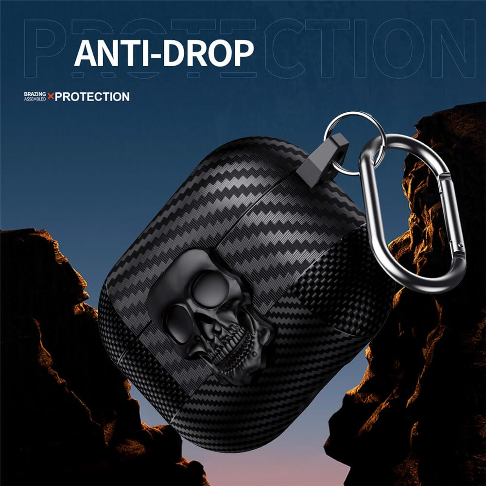 Die Cover-Discount AirPods 4 Skull Schutzhülle mit Karabiner verfügt über ein ANTI-DROP-Design und ein auffälliges Totenkopf-Motiv, das vor einem schroffen Felsenhintergrund gezeigt wird.