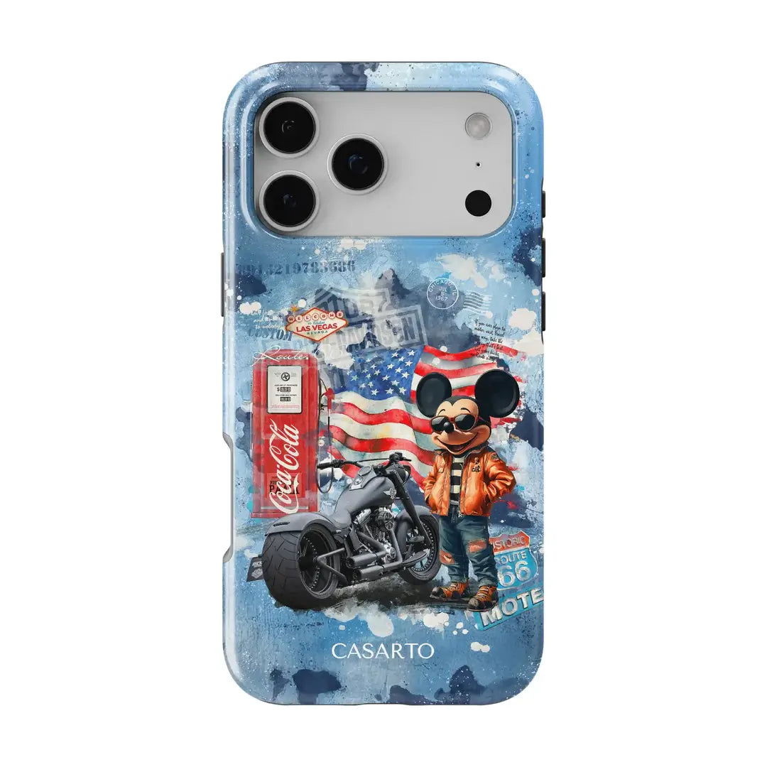 Die Cover-Discount Casarto Handyhülle "Ride the dream" für iPhone 16 Pro zeigt eine Cartoon-Maus auf Motorrad vor Cola-Automat und USA-Flagge, ist MagSafe-kompatibel und limitiert.