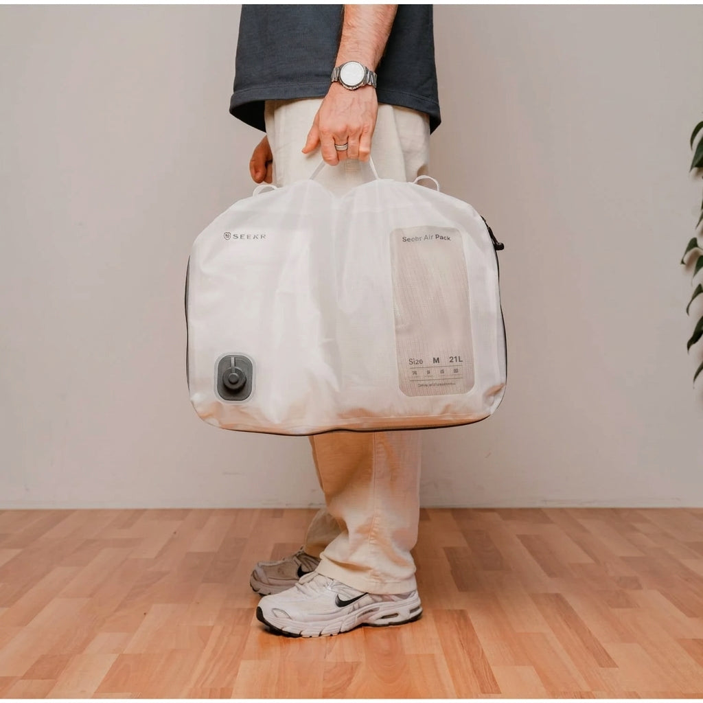 SEEKR AirPack – Vacuum Travel Bag with Integrated USB-C Pump, 21 Litres